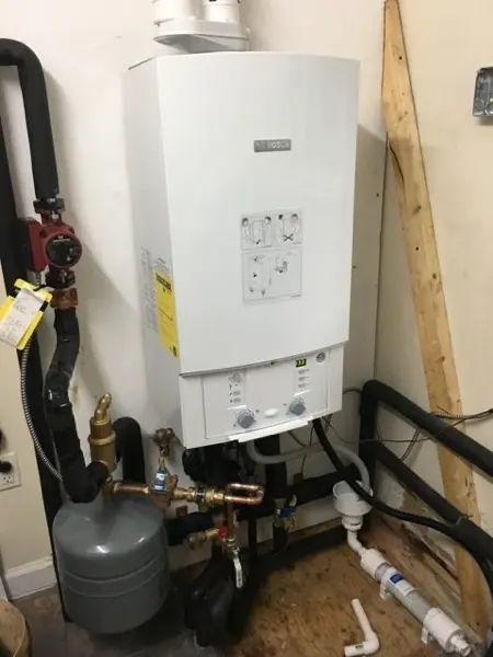 Wall-hung boiler with copper piping in a basement